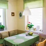 Toldi68 Apartmanhaz * 凯斯特海伊