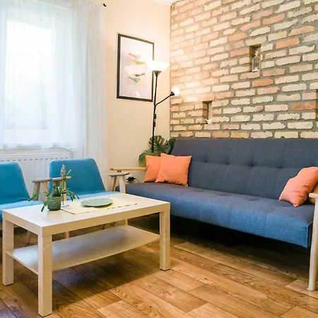 Toldi68 Apartmanhaz *