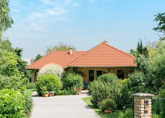 Toldi68 Apartmanhaz *